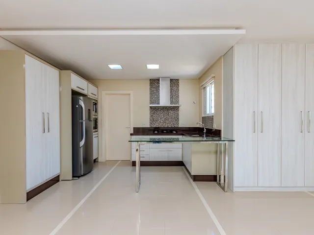 Imagem 2: Apartamento para Venda em Centro com 3 Quartos, Sendo 3 Suítes, 130M²