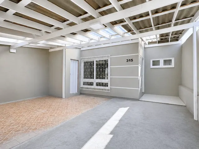 Imagem: Imóvel com Piscina - Reformado - Bairro