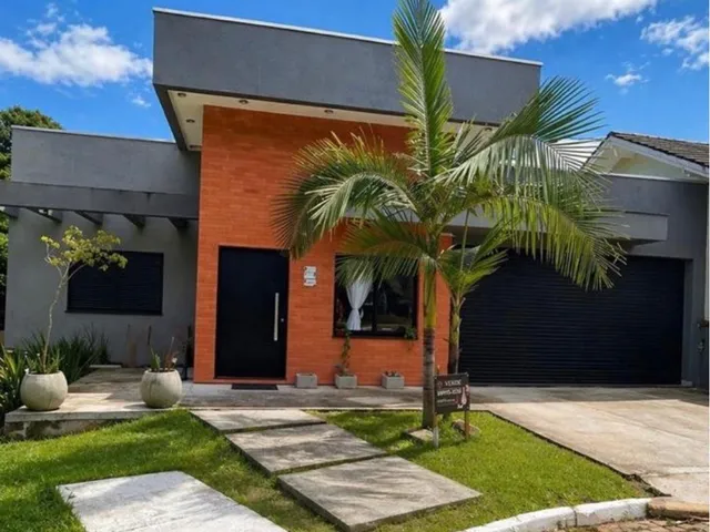 Imagem: Casa com Três Dormitórios e Piscina no