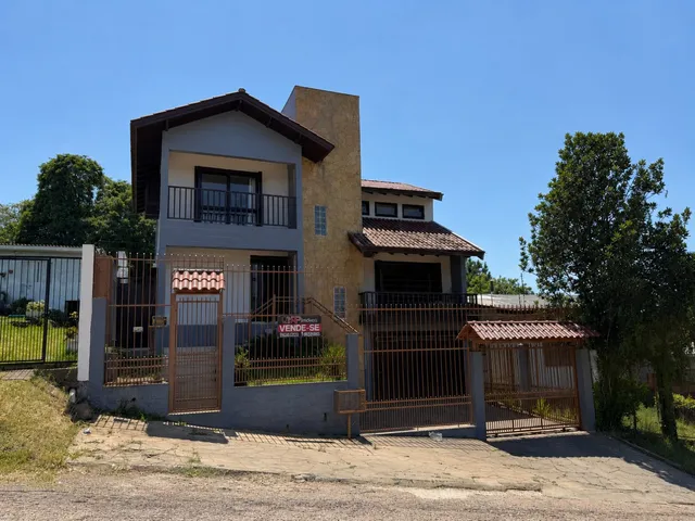 Imagem: Casa com Piscina À Venda no Bairro Cecília