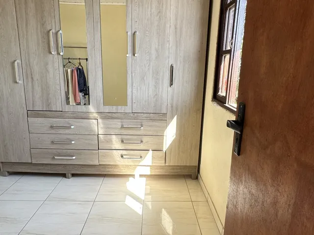 Imagem 6: Casa com 4 Dormitórios, Vaga de Garagem Coberta,Pátio e Varanda no Bairro Tarumã/Viamão Ref: 57581749