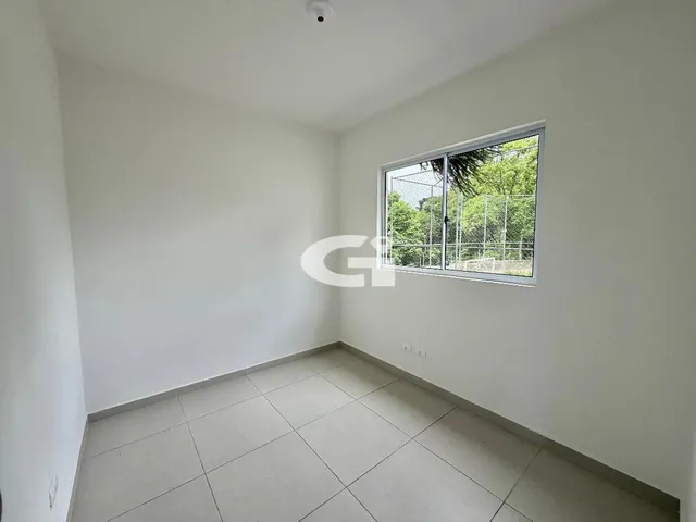 Imagem 7: Casa Sobreposta com 2 Quartos, Sacada com Churrasqueira e 2 Vagas no santa Cândida - Curitiba
