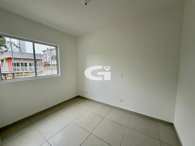 Imagem 13: Casa Sobreposta com 2 Quartos, Sacada com Churrasqueira e 2 Vagas no santa Cândida - Curitiba