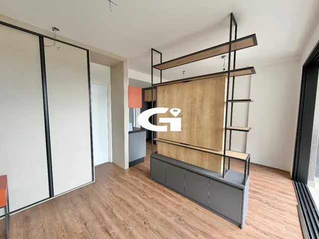 Imagem 3: Studio com Móveis Planejados e Sacada com Vista para o Jardim Botânico - Curitiba