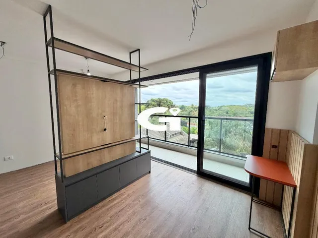 Imagem 9: Studio com Móveis Planejados e Sacada com Vista para o Jardim Botânico - Curitiba