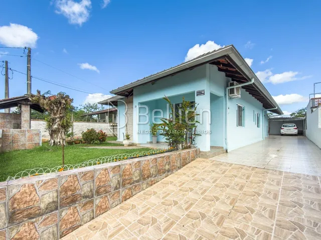 Imagem: Casa com 4 Quartos, Suíte e Área de Festas