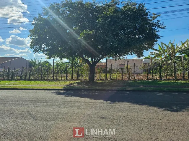Imagem: 3 Lotes Comerciais Ou Residenciais À Venda