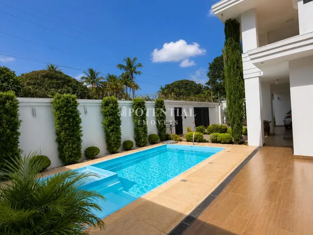 Imagem: Casa de Alto Padrão com Piscina Aquecida