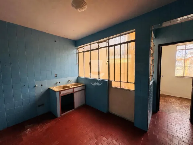 Imagem 2: Apartamento À Venda em Barbacena com 4 Dormitórios Sendo 1 Suíte no Centro