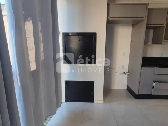 Imagem 2: Apartamento Semi Mobiliado À Venda com 2 Quartos, 1 Suíte e 2 Vagas de Garagem