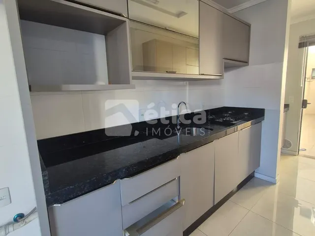 Imagem 4: Apartamento Semi Mobiliado À Venda com 2 Quartos, 1 Suíte e 2 Vagas de Garagem