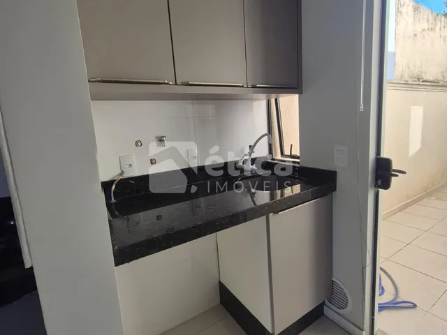 Imagem 5: Apartamento Semi Mobiliado À Venda com 2 Quartos, 1 Suíte e 2 Vagas de Garagem