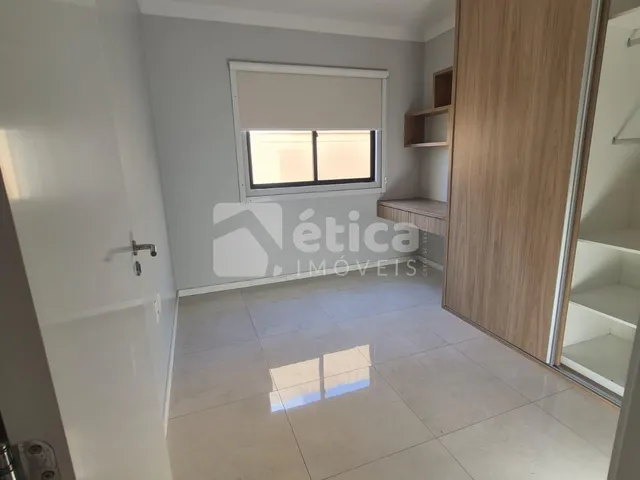 Imagem 10: Apartamento Semi Mobiliado À Venda com 2 Quartos, 1 Suíte e 2 Vagas de Garagem