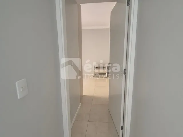 Imagem 13: Apartamento Semi Mobiliado À Venda com 2 Quartos, 1 Suíte e 2 Vagas de Garagem