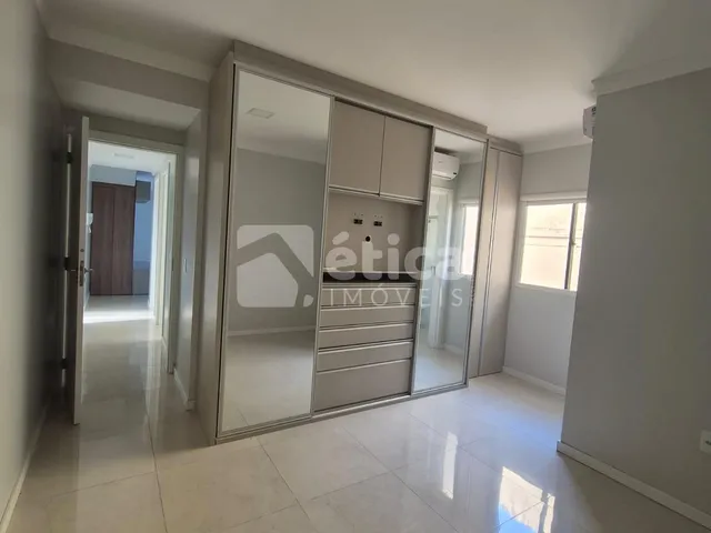Imagem 14: Apartamento Semi Mobiliado À Venda com 2 Quartos, 1 Suíte e 2 Vagas de Garagem