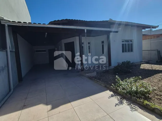 Imagem 3: Casa para Locação com 4 Quartos, 1 Suíte e 2 Vagas no Bairro São Vicente