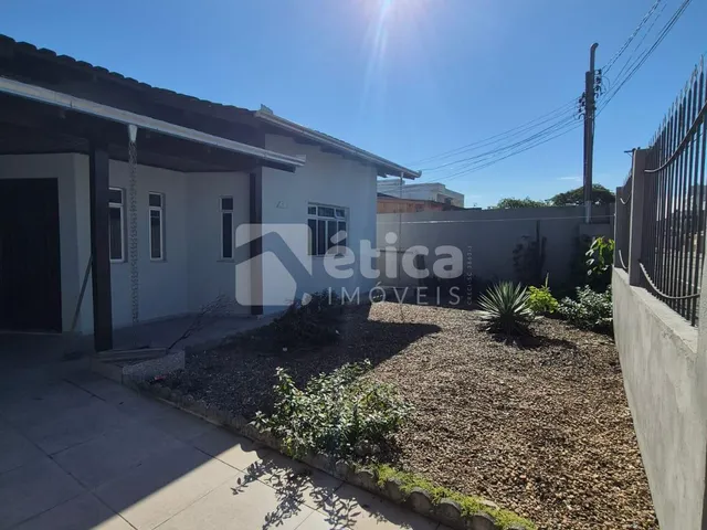 Imagem 2: Casa para Locação com 4 Quartos, 1 Suíte e 2 Vagas no Bairro São Vicente