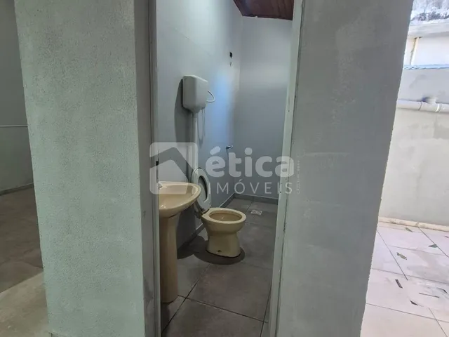 Imagem 9: Casa para Locação com 4 Quartos, 1 Suíte e 2 Vagas no Bairro São Vicente