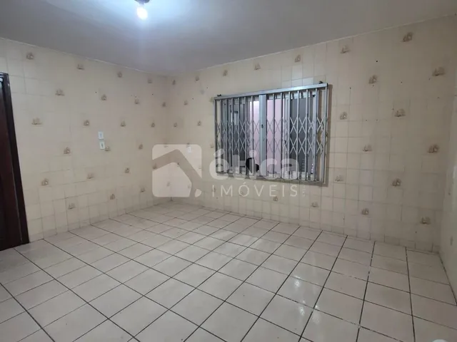 Imagem 11: Casa para Locação com 4 Quartos, 1 Suíte e 2 Vagas no Bairro São Vicente