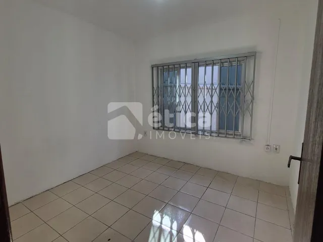 Imagem 13: Casa para Locação com 4 Quartos, 1 Suíte e 2 Vagas no Bairro São Vicente