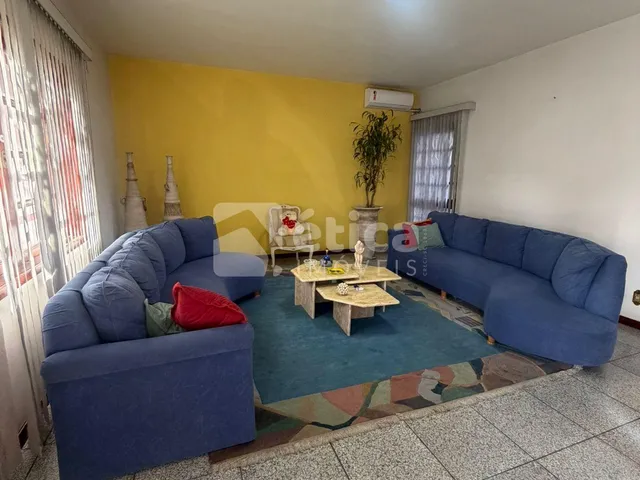 Imagem 2: Casa Averbada com 3 Suítes, Área Gourmet e Amplo Quintal