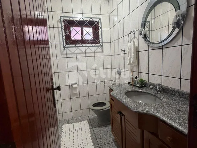 Imagem 4: Casa Averbada com 3 Suítes, Área Gourmet e Amplo Quintal