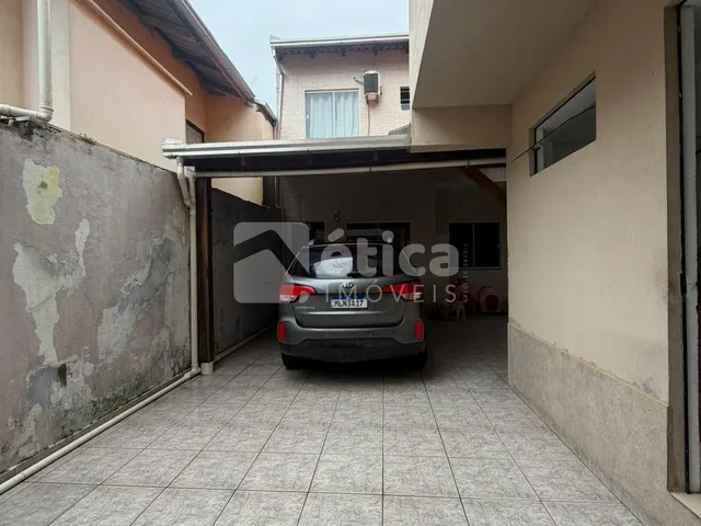 Imagem 3: Casa À Venda com 4 Dormitórios e Sala Comercial no Bairro Fazenda em Itajaí