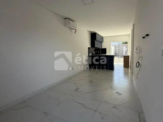 Imagem 4: Sobrado À Venda com 3 Dormitórios, Suíte com Closet e 2 Vagas