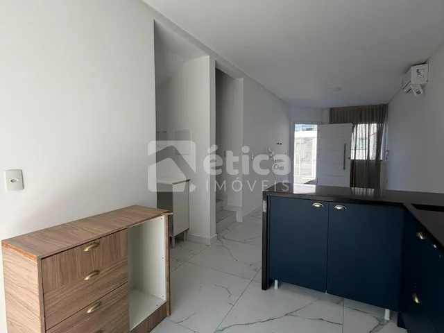 Imagem 5: Sobrado À Venda com 3 Dormitórios, Suíte com Closet e 2 Vagas