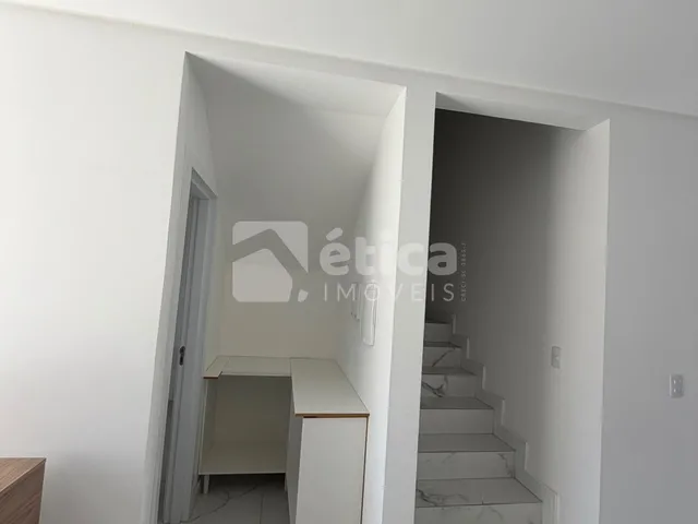 Imagem 8: Sobrado À Venda com 3 Dormitórios, Suíte com Closet e 2 Vagas