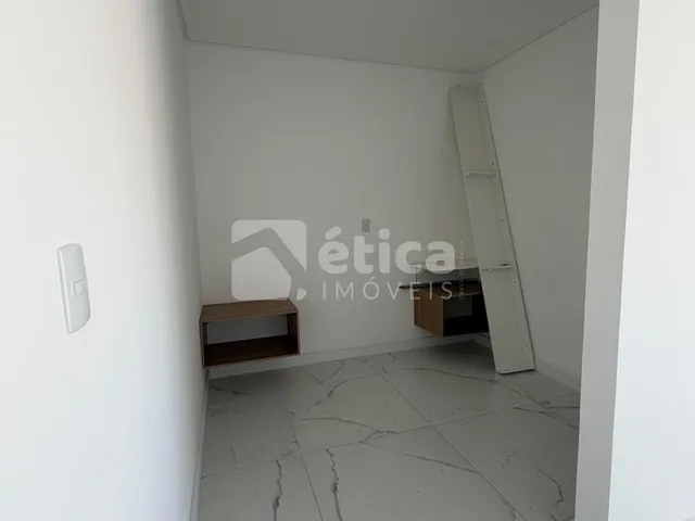 Imagem 13: Sobrado À Venda com 3 Dormitórios, Suíte com Closet e 2 Vagas