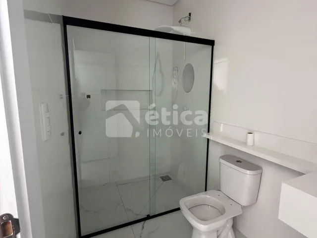 Imagem 16: Sobrado À Venda com 3 Dormitórios, Suíte com Closet e 2 Vagas