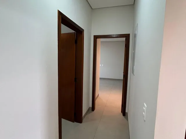Imagem 6: Casa com 3 Suítes e Piscina À Venda no Bandeirantes