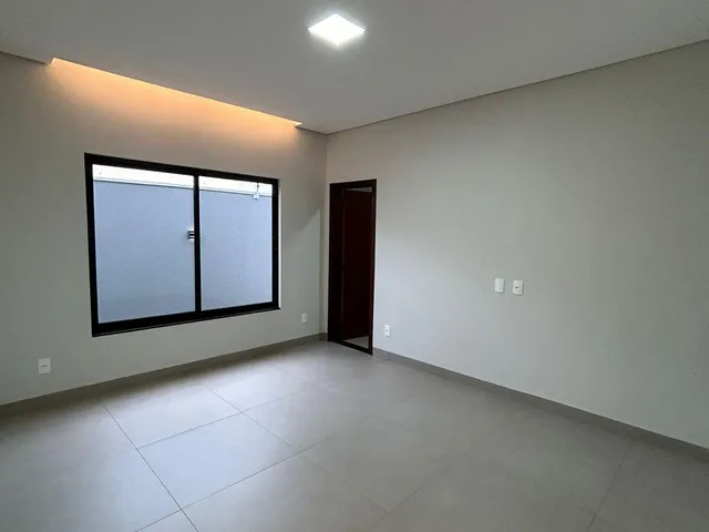 Imagem 8: Casa com 3 Suítes e Piscina À Venda no Bandeirantes