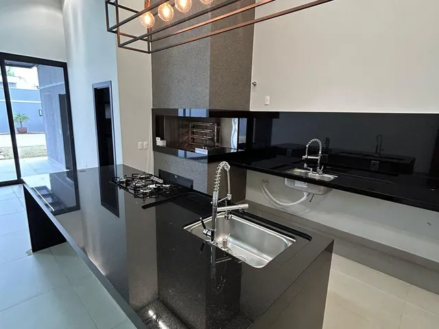Imagem 11: Casa com 3 Suítes e Piscina À Venda no Bandeirantes