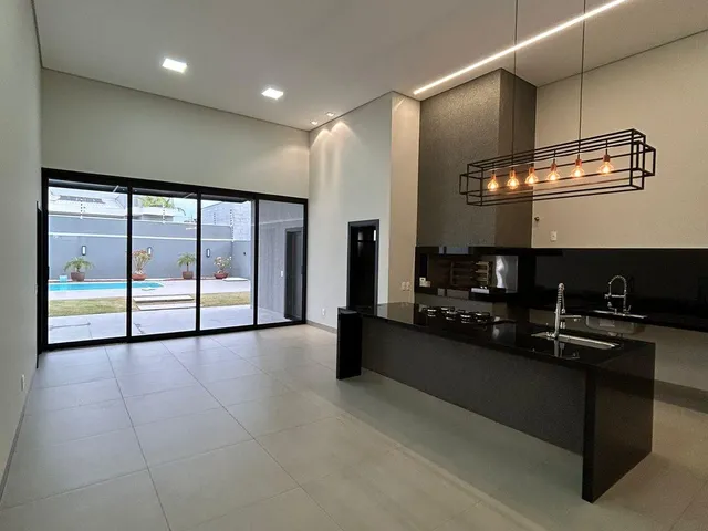 Imagem 10: Casa com 3 Suítes e Piscina À Venda no Bandeirantes