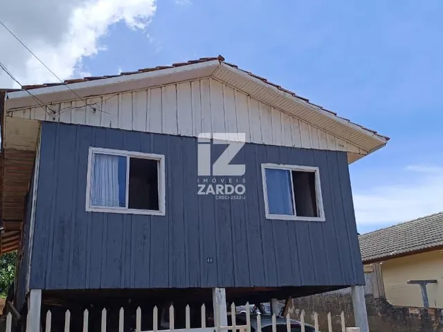 Imagem: Casa de Madeira com 3 Dormitórios e Terreno