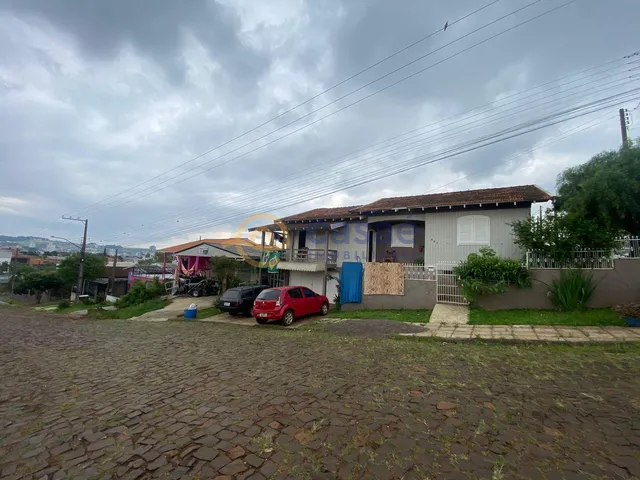 Imagem 2: Linda Casa com Barracão a Venda no Bairro Tonial, Propriedade Bem Localizada