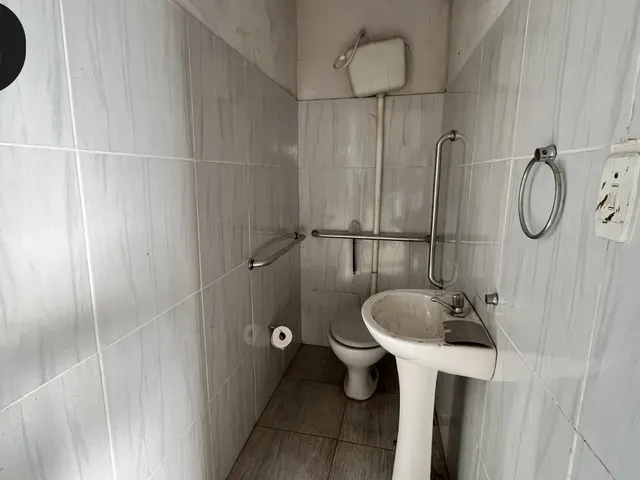 Imagem 5: Barracão para Locação, com 250 Metros Quadrados, com Escritório e Banheiro