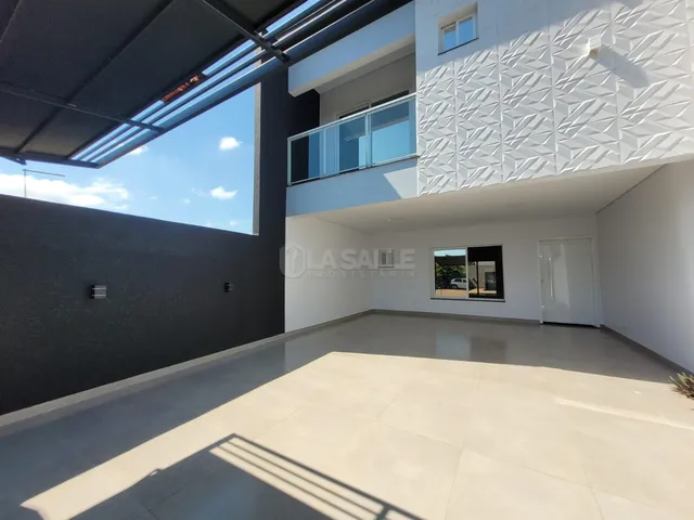 Imagem: Sobrado com 3 Suites e Piscina no Jardim