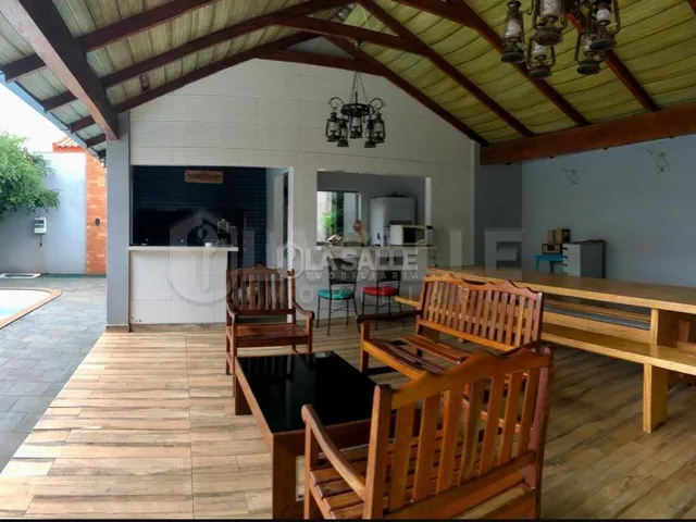 Imagem 8: Sobrado em Terreno Inteiro com Piscina no Jardim Gisela com Suíte 03 Quartos e 02 Vagas Cobertas