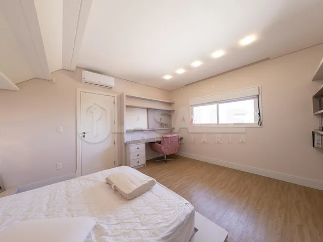Imagem 4: Sobrado Alto Padrão com 4 Quartos, 4 Banheiro, Área Gourmet com Piscina no Jardim Pancera - Toledo
