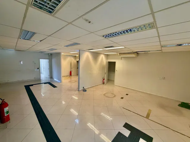 Imagem 4: Imóvel Comercial Estratégico na Avenida Miguel Estefano ? Venda e Locação