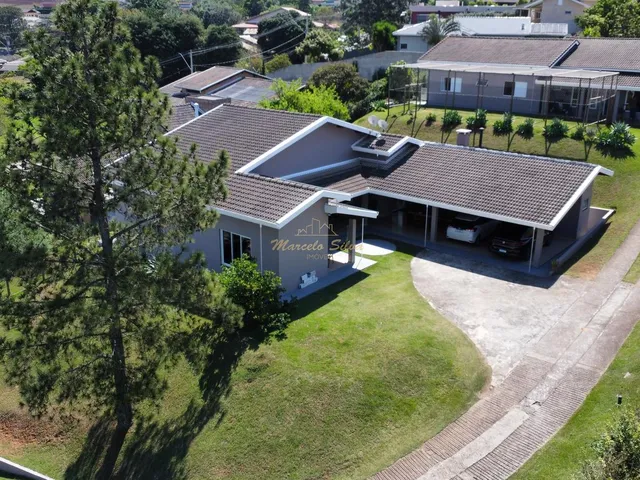 Imagem: Casa com Duas Residências em Amplo Terreno