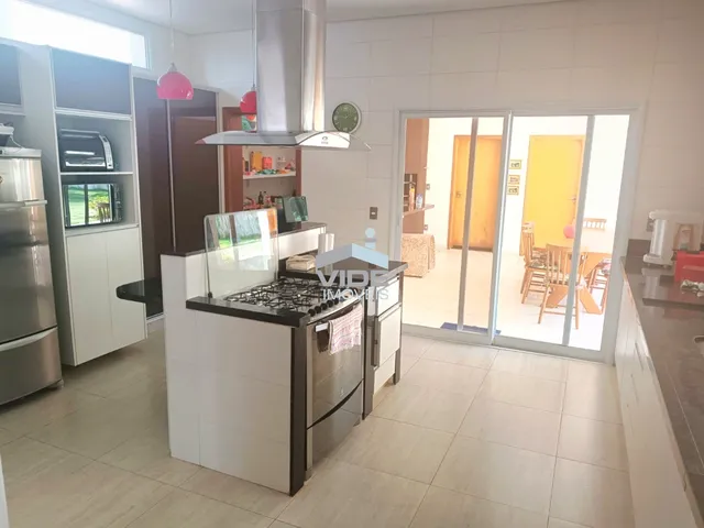 Imagem 13: Sobrado de Alto Padrão À Venda no san Conrado R$ 2.800.000 Arquitetura Contemporânea e Integração com a Natureza