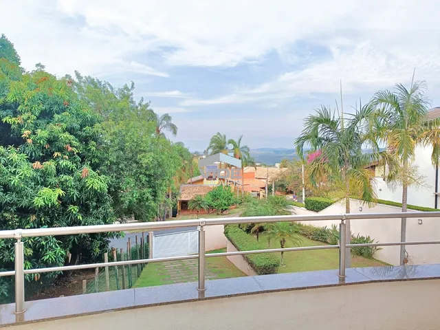 Imagem 7: Sobrado de Alto Padrão À Venda no san Conrado R$ 2.800.000 Arquitetura Contemporânea e Integração com a Natureza