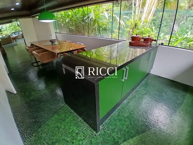 Imagem 3: Casa com Piscina e Churrasqueira para Permuta em Balneário Praia do Pernambuco, Guarujá - 5 Dormitórios, 1 Suíte