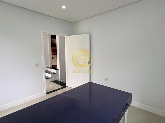 Imagem 7: Casa de Alto Padrão com Piscina e Suíte Master no Mirante do Vale