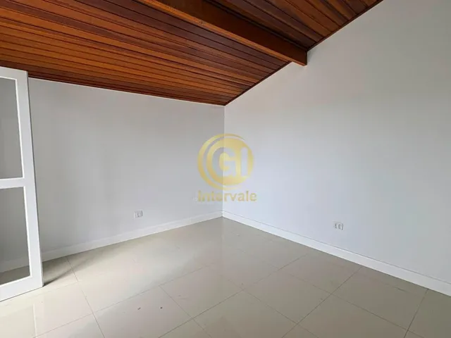 Imagem 4: Casa de Alto Padrão com Piscina e Suíte Master no Mirante do Vale