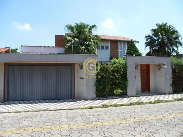 Imagem 13: Residência de Alto Padrão com 5 Suítes, Área Gourmet e Piscina